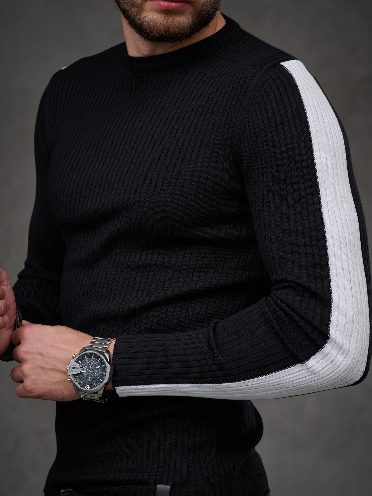 CP194 men knitting sweater with side contrast strips