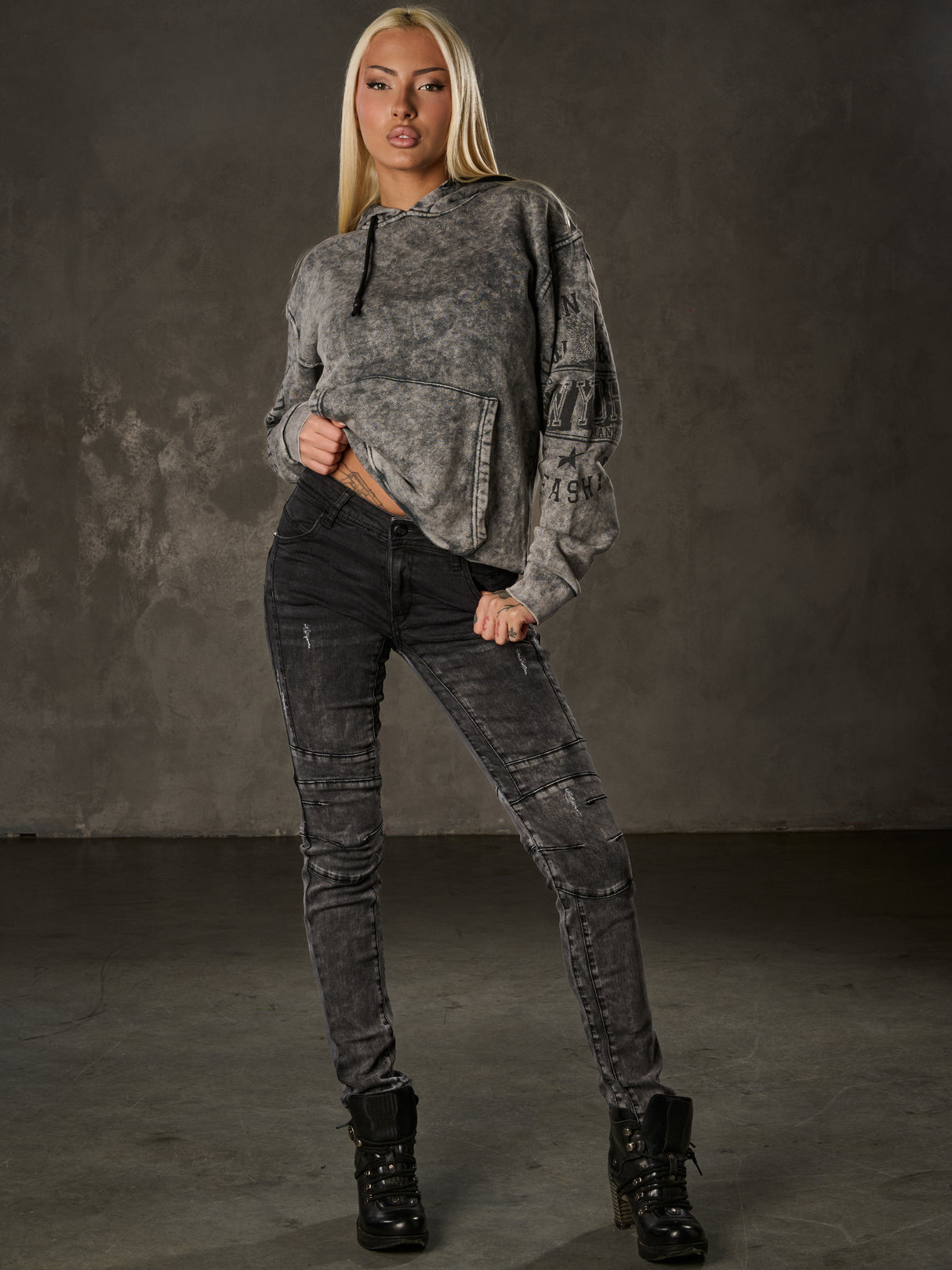 WL378 Dames Hoodie – Vintage Washed Look met Mouwprints