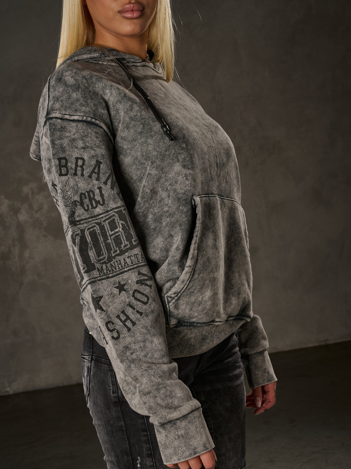 WL378 Dames Hoodie – Vintage Washed Look met Mouwprints