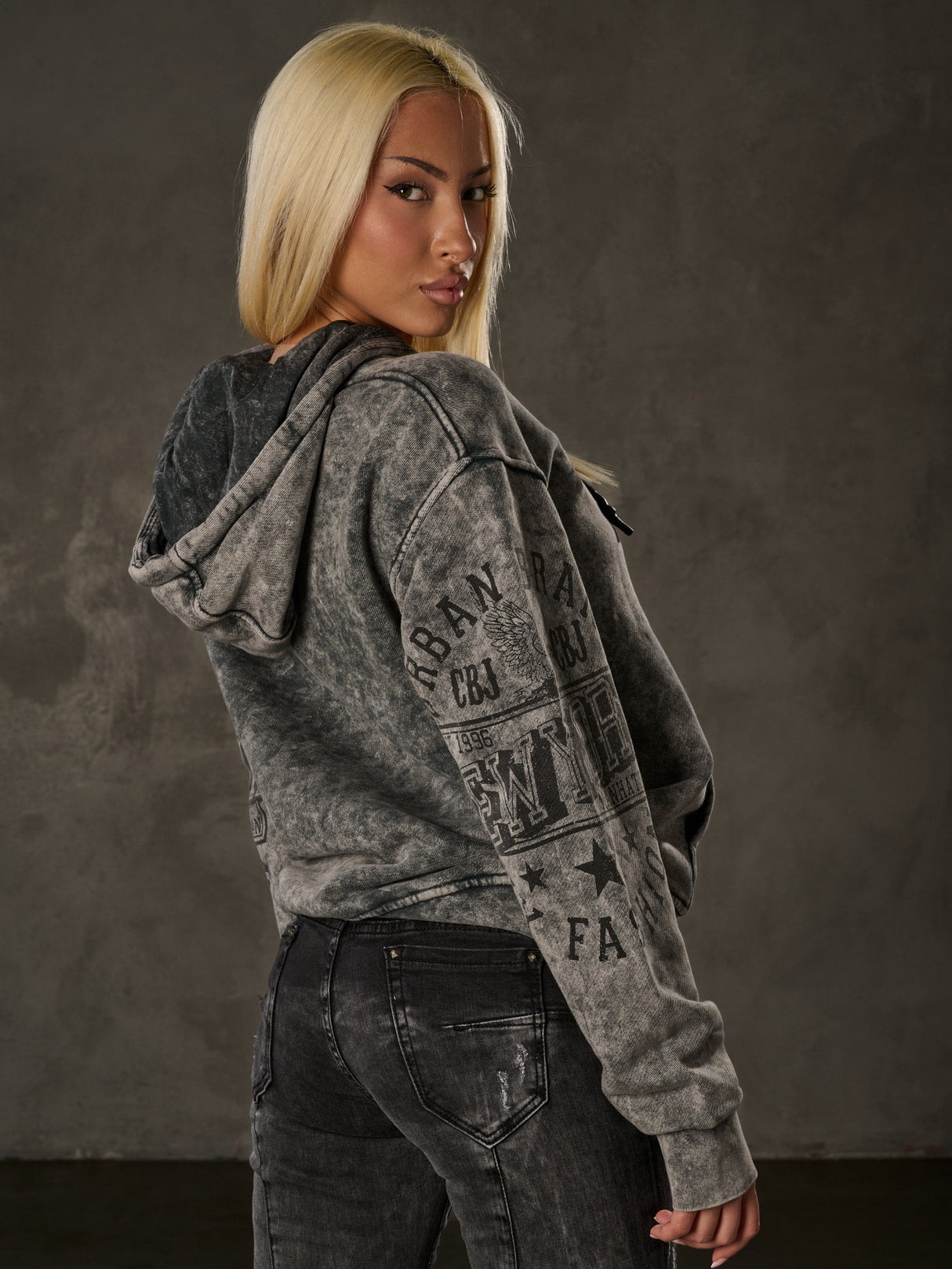 WL378 Dames Hoodie – Vintage Washed Look met Mouwprints