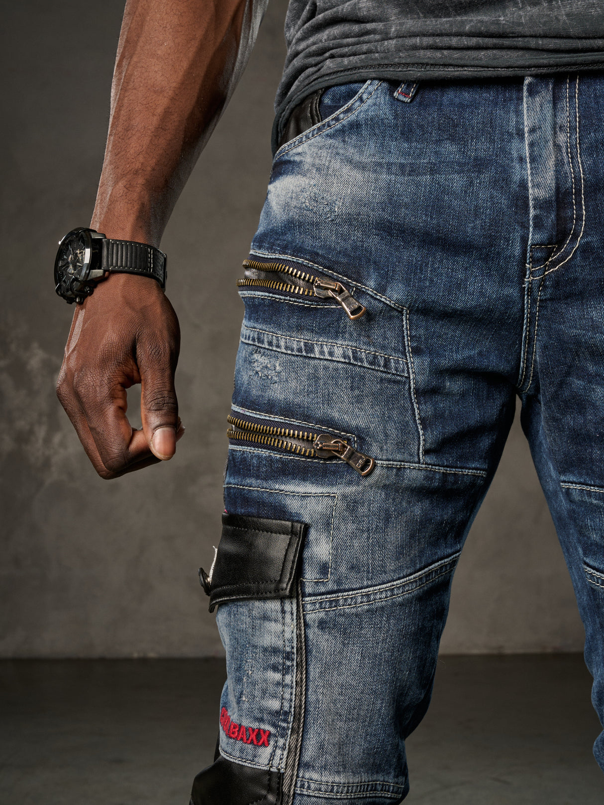 CD586 Herren bequeme Jeans mit auffälligen Applikationen