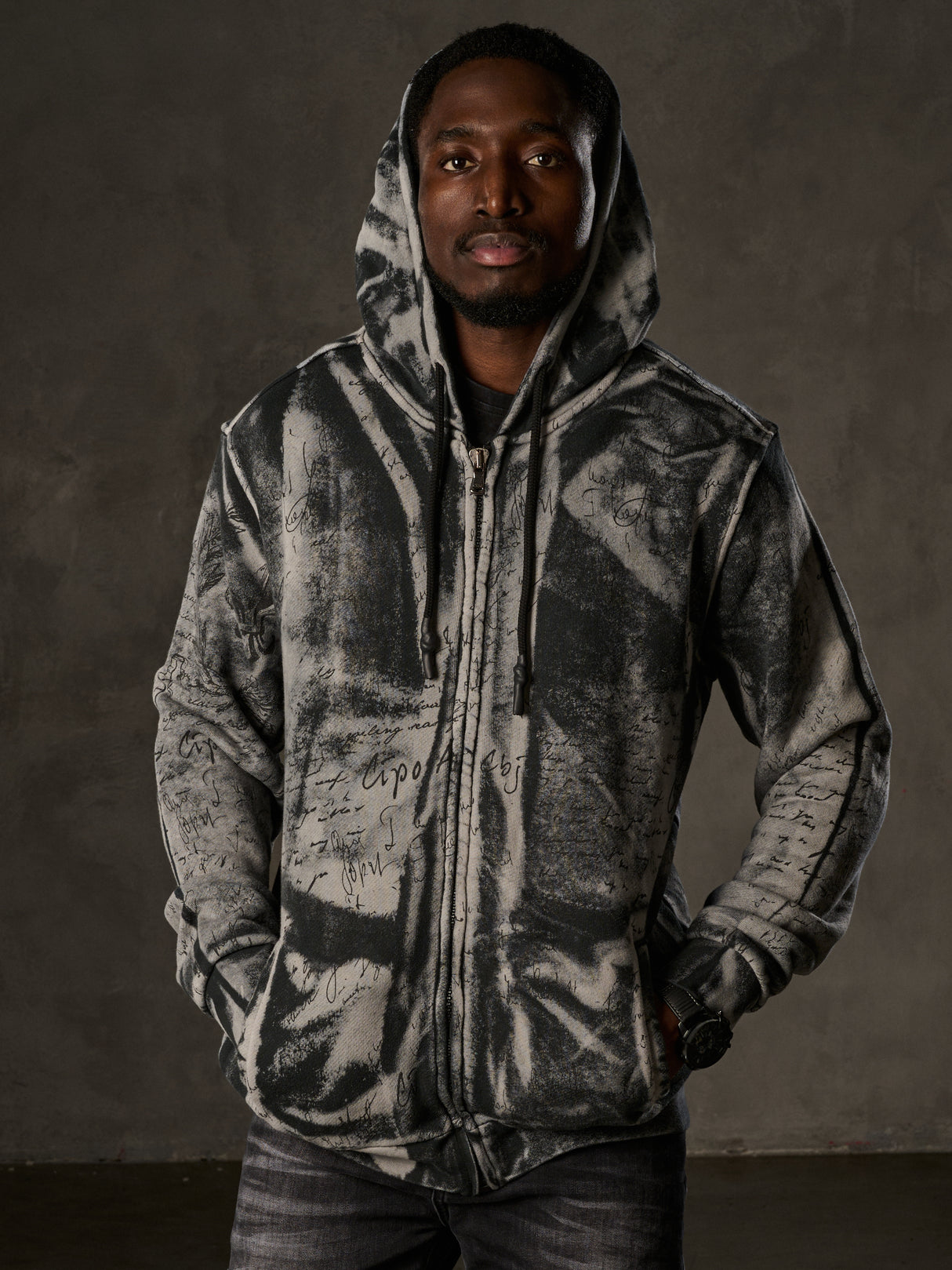 CL594 Herren Hoodie Sweatshirt – Schwarz-Blauer Kapuzenpullover mit Tie-Dye & „96“ Print | Streetwear mit Retro-Flair & Markenstatement