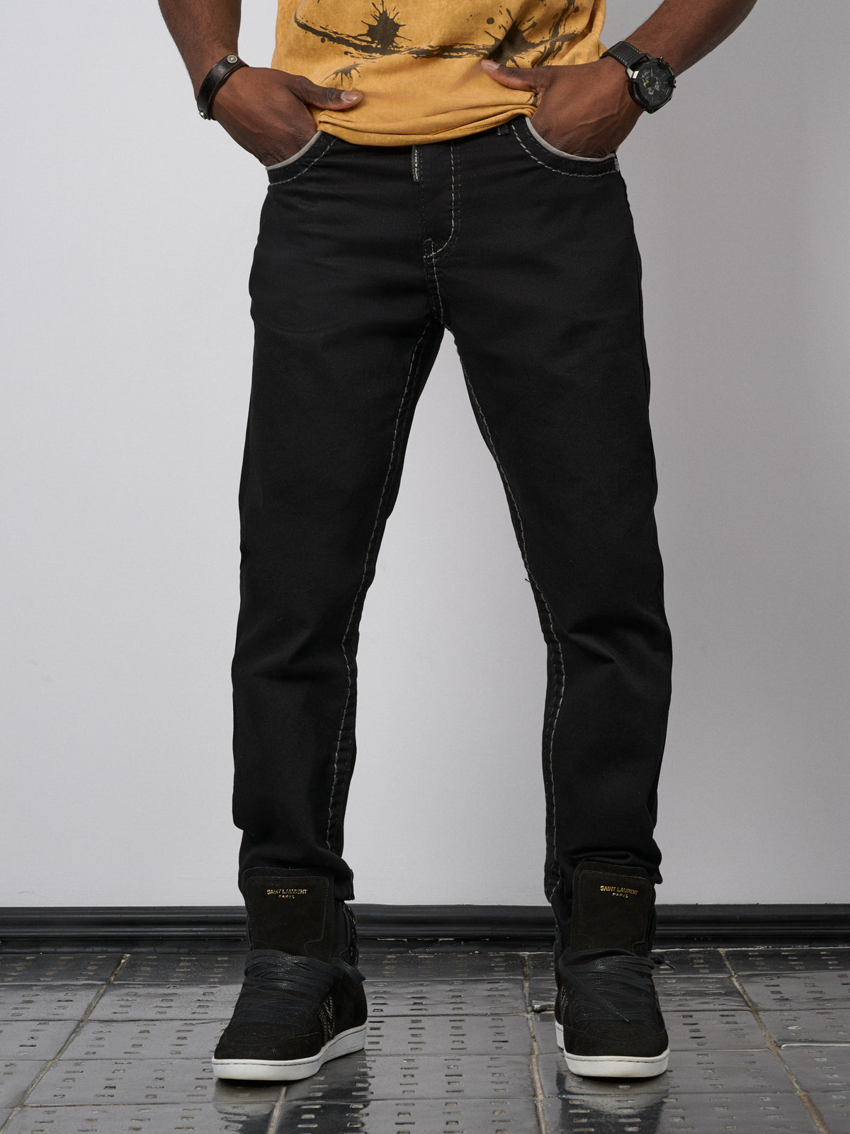 CD148 Comfortabele Heren Jeans met Contraststiksels in Straight-Fit