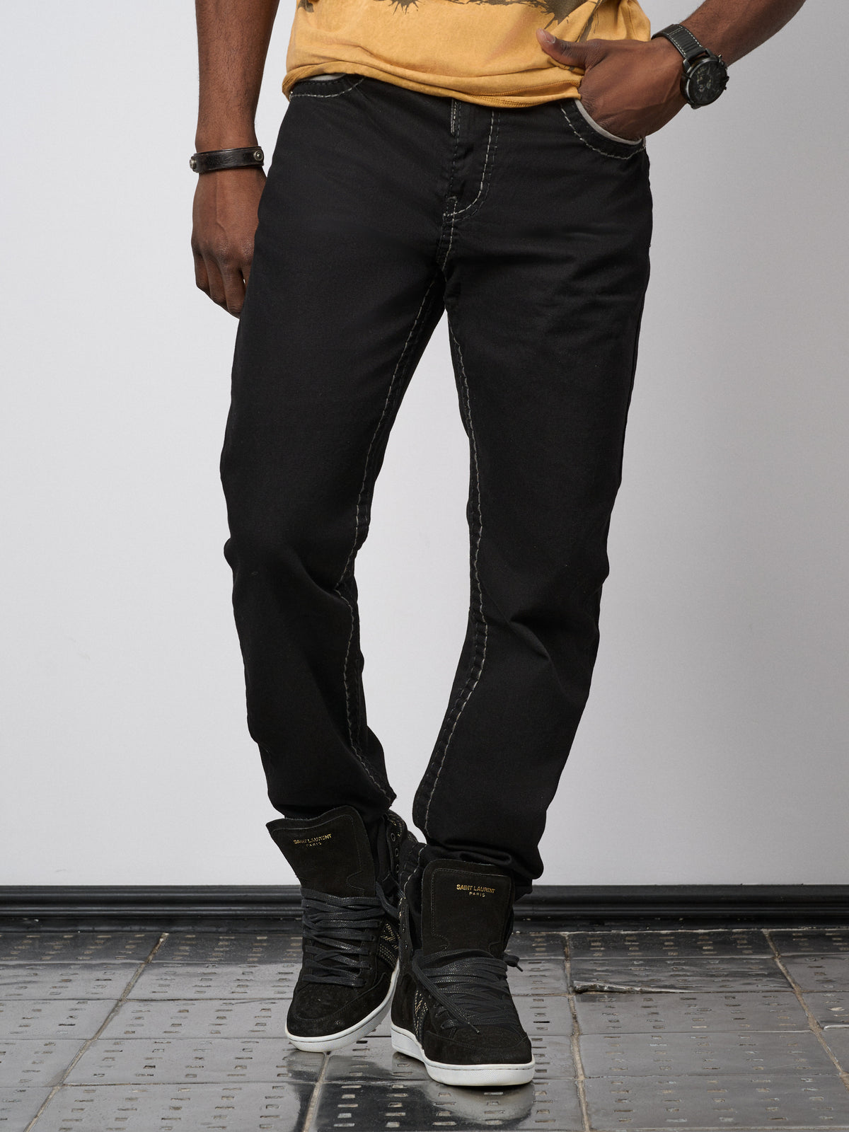 CD148 Comfortabele Heren Jeans met Contraststiksels in Straight-Fit