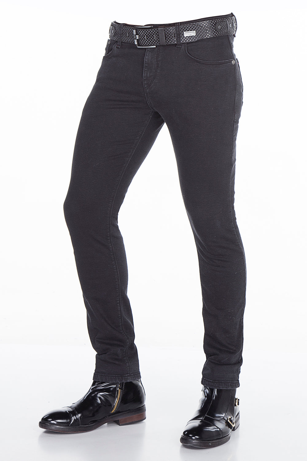 CD403 Men's Slim-Fit Jeans in the classic 5-pocket design