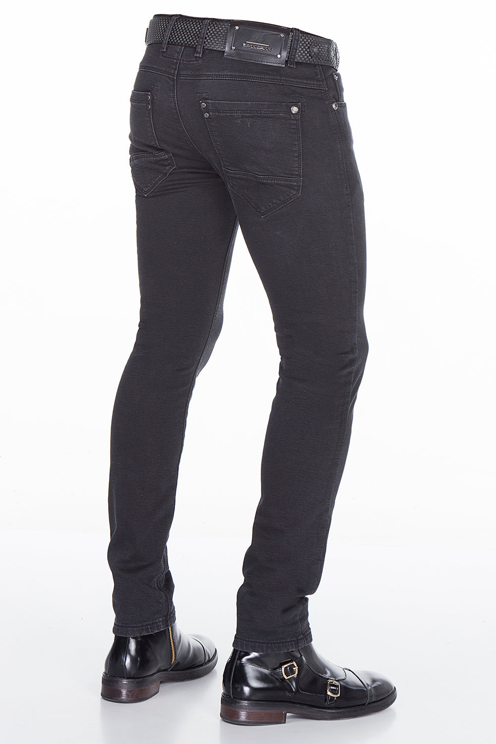 CD403 Men's Slim-Fit Jeans in the classic 5-pocket design