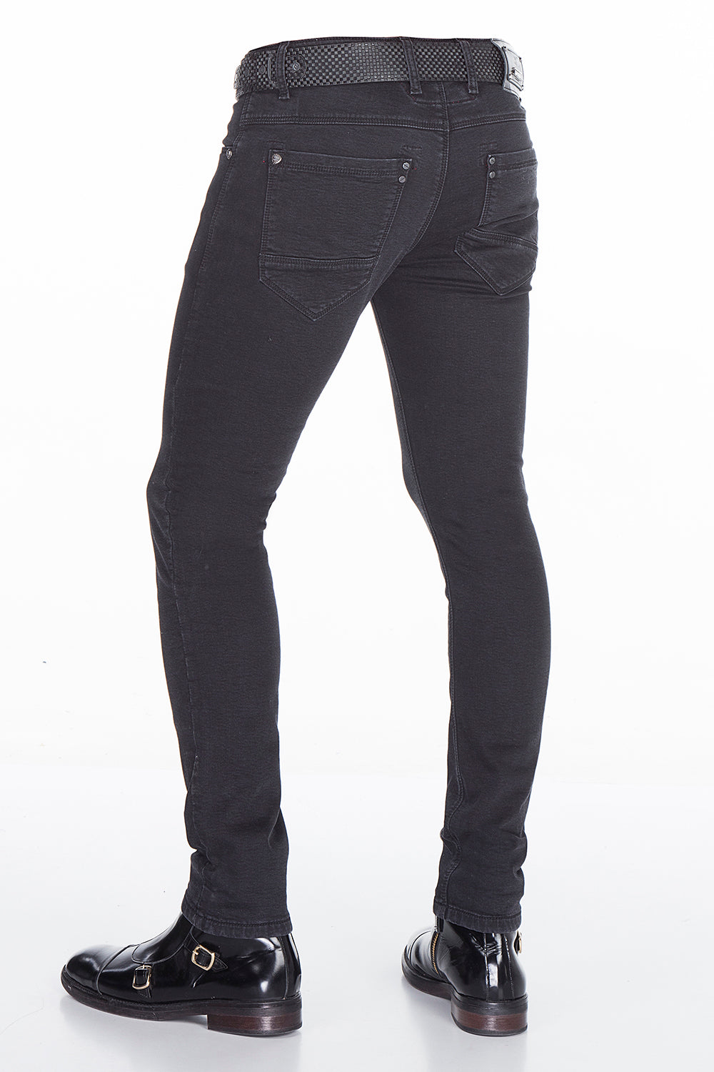 CD403 Men's Slim-Fit Jeans in the classic 5-pocket design