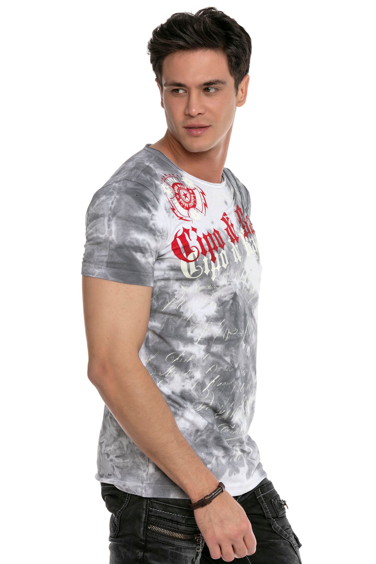 CT613 Camiseta para hombres  con una impresión frontal de la marca moderna