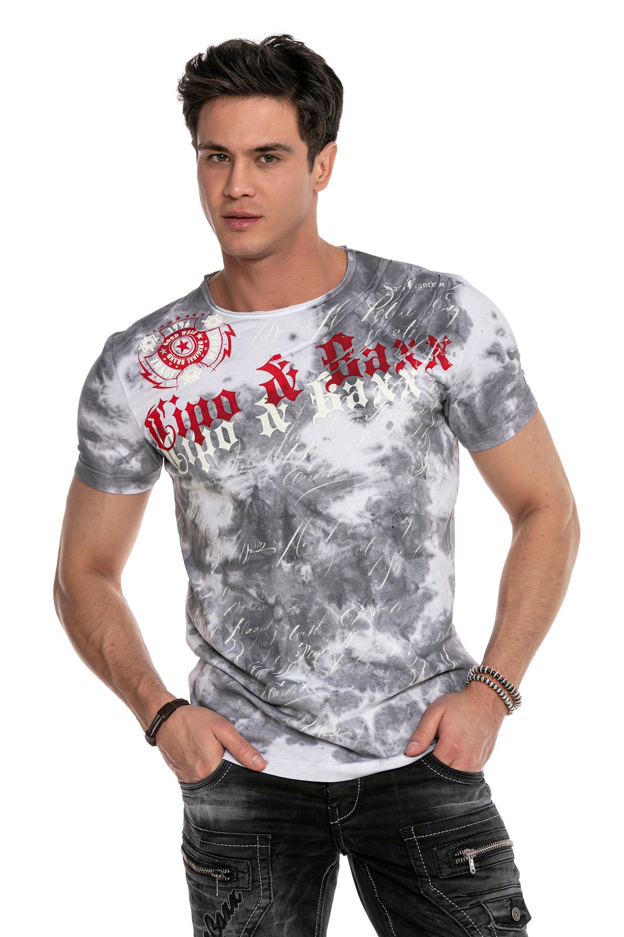 CT613 Camiseta para hombres  con una impresión frontal de la marca moderna