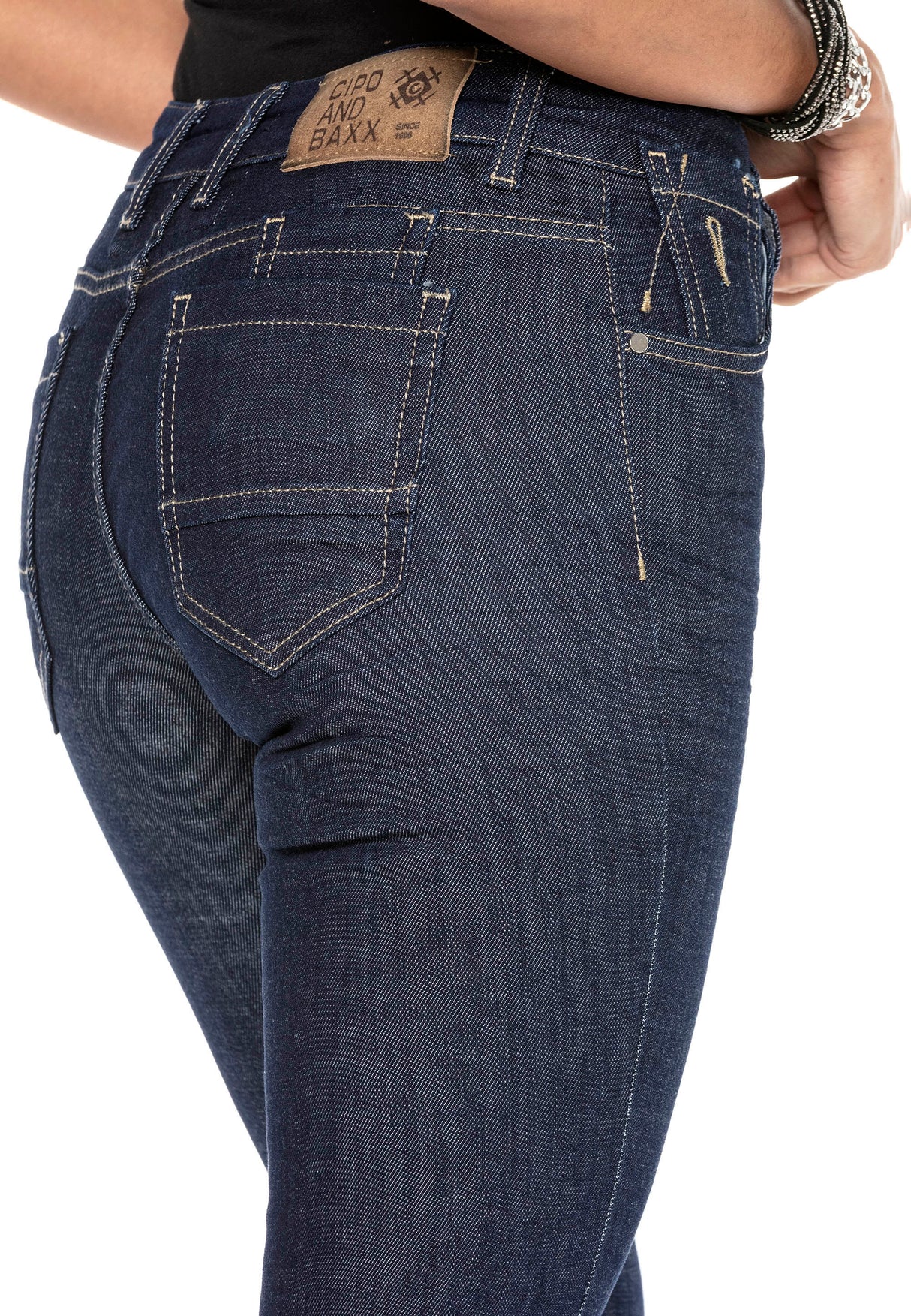 WD404 Women Straight jeans in a fashionable straight-fit cut