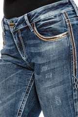 WD402 Women Comfortable Jeans with embroidery on the buttocks in Straight-Fit