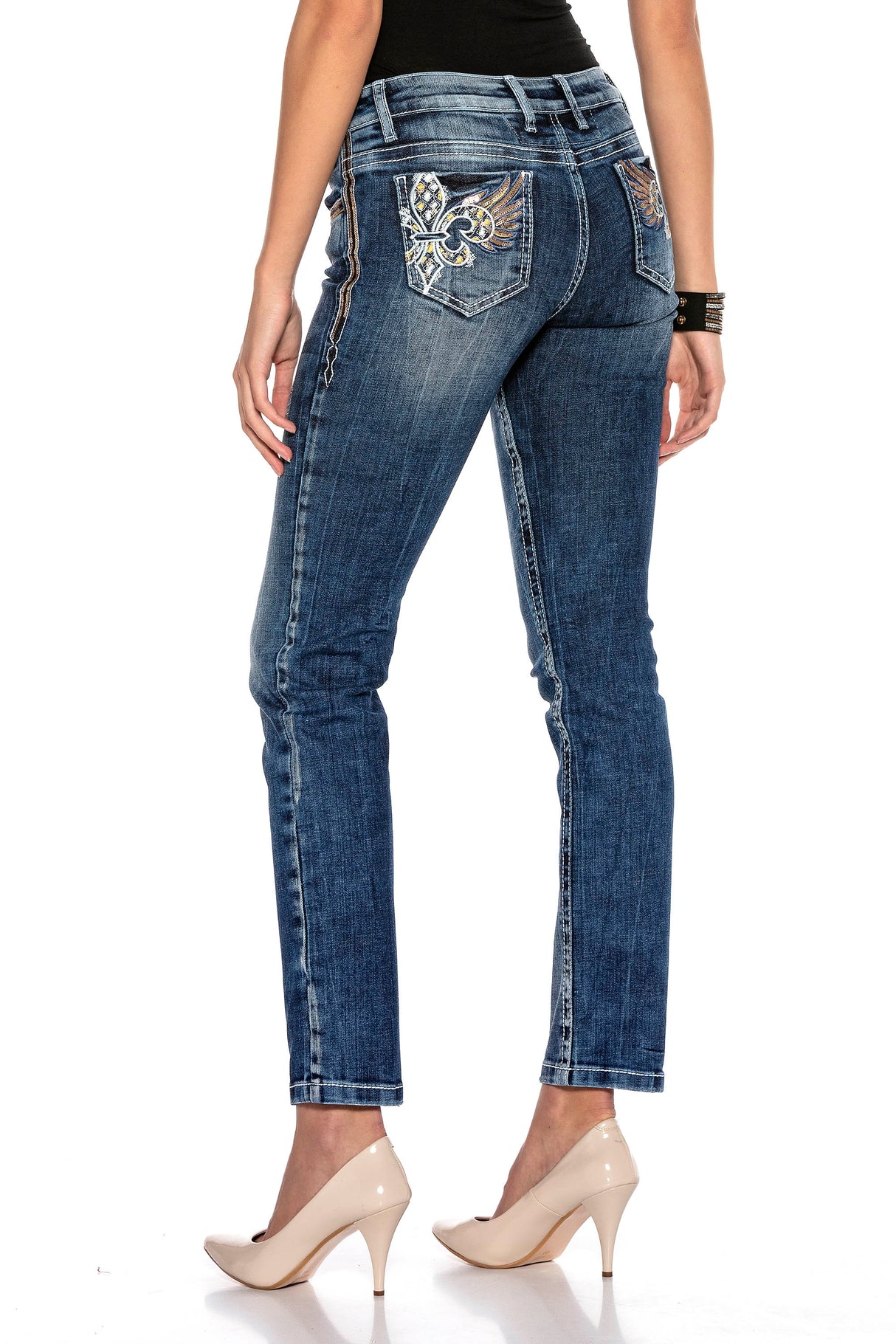 WD402 Women Comfortable Jeans with embroidery on the buttocks in Straight-Fit