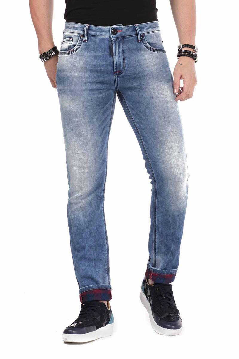 CD469 Men's Slim-Fit Jeans with a distinctive washing