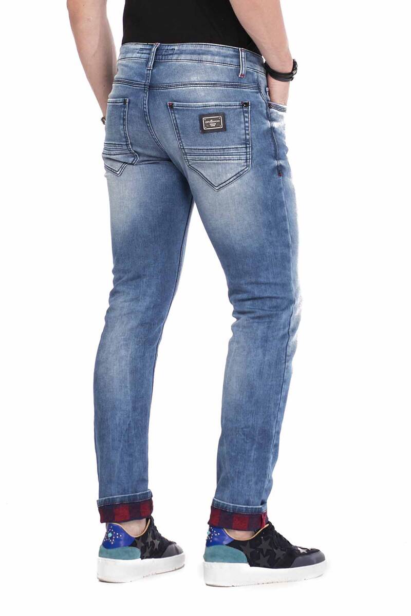 CD469 Men's Slim-Fit Jeans with a distinctive washing