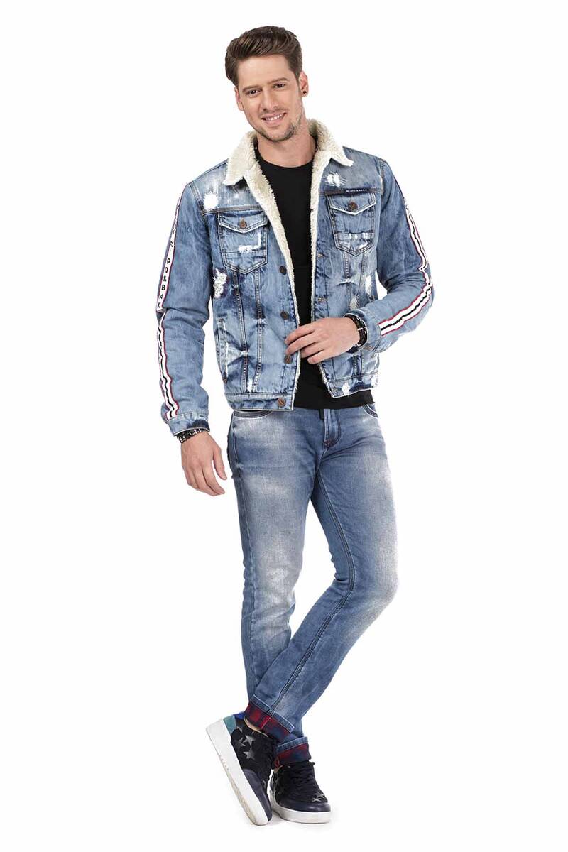 CD469 Men's Slim-Fit Jeans with a distinctive washing