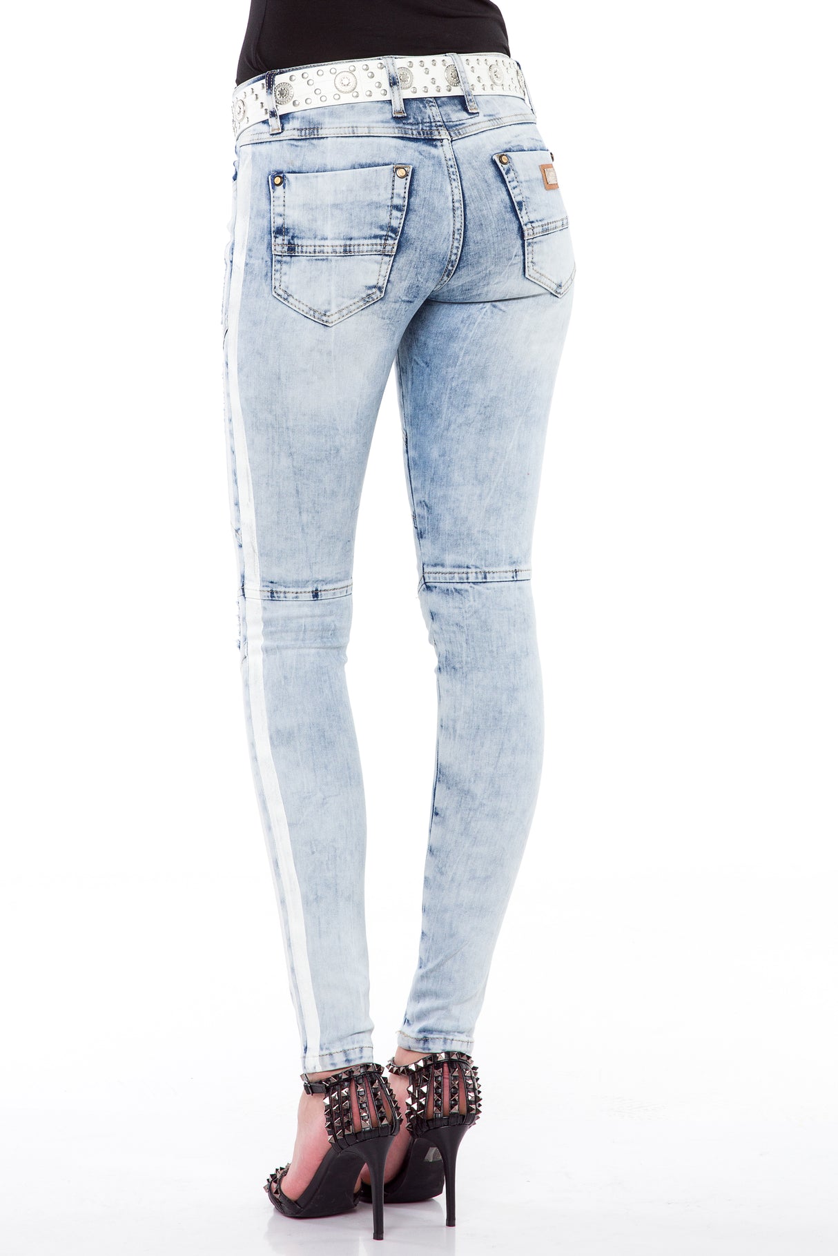 WD367 women Slim-Fit jeans in a fashionable slim-fit cut