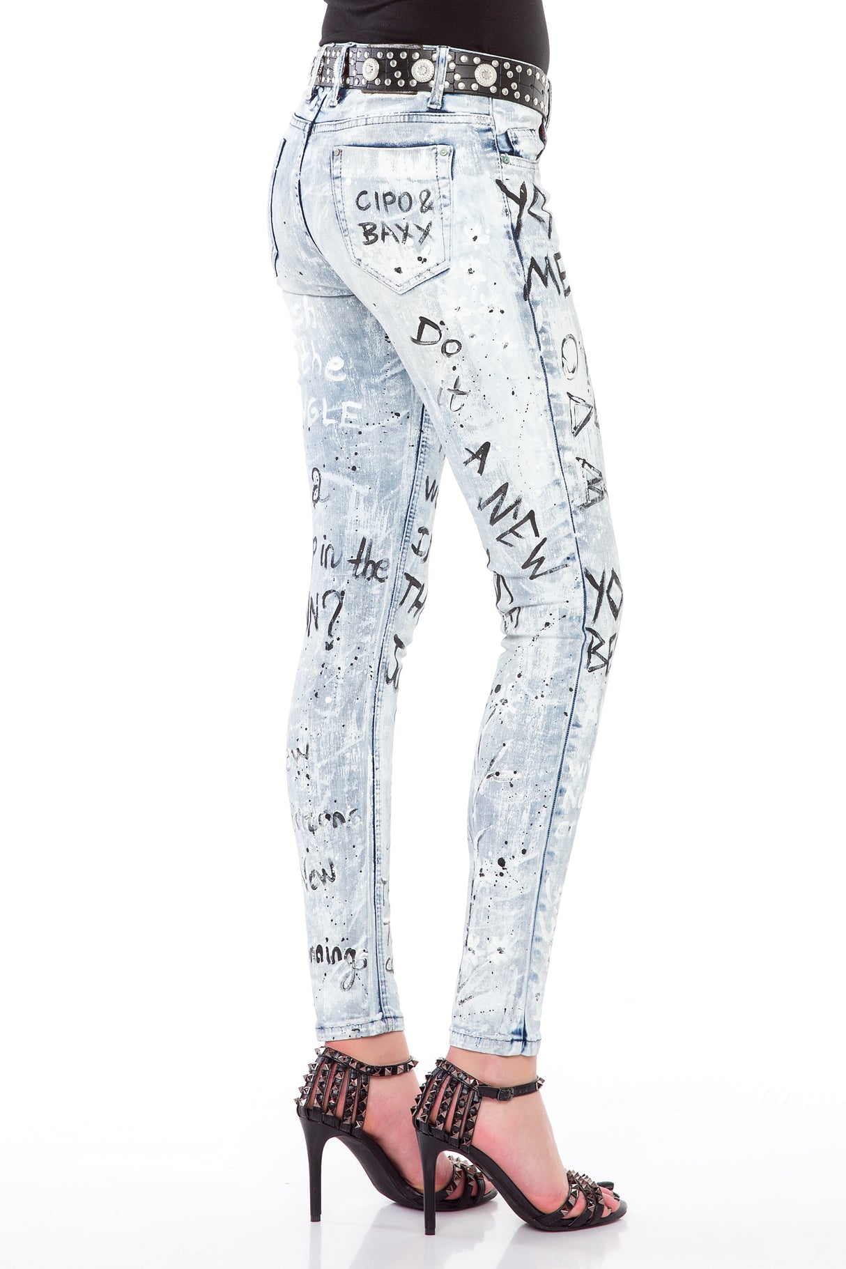 WD370 Women's Slim-Fit Jeans with a handbalter optics in the Slim-Fit