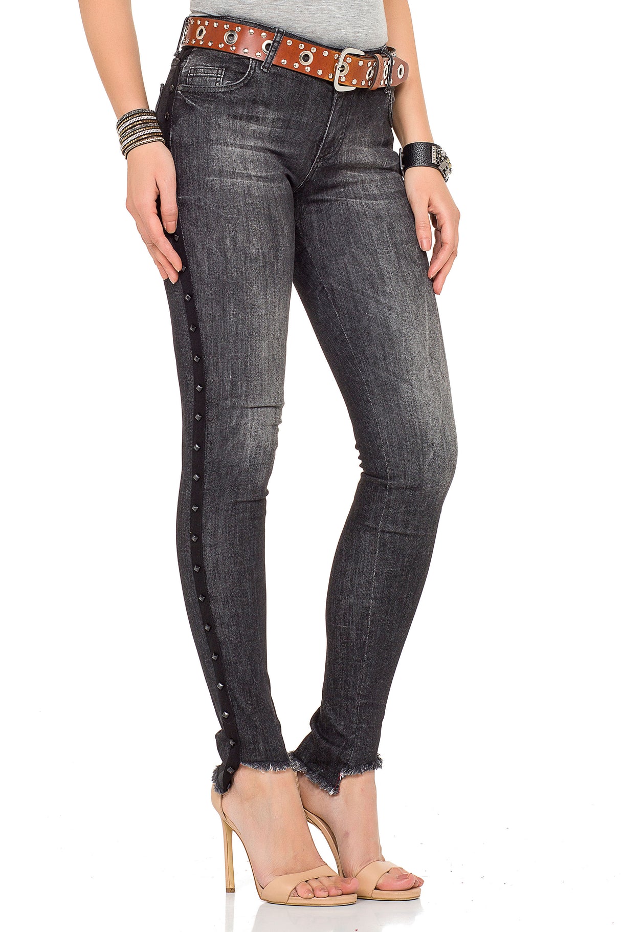 WD341 Jeans confortables pour femmes avec une coupe et des rivets maigres