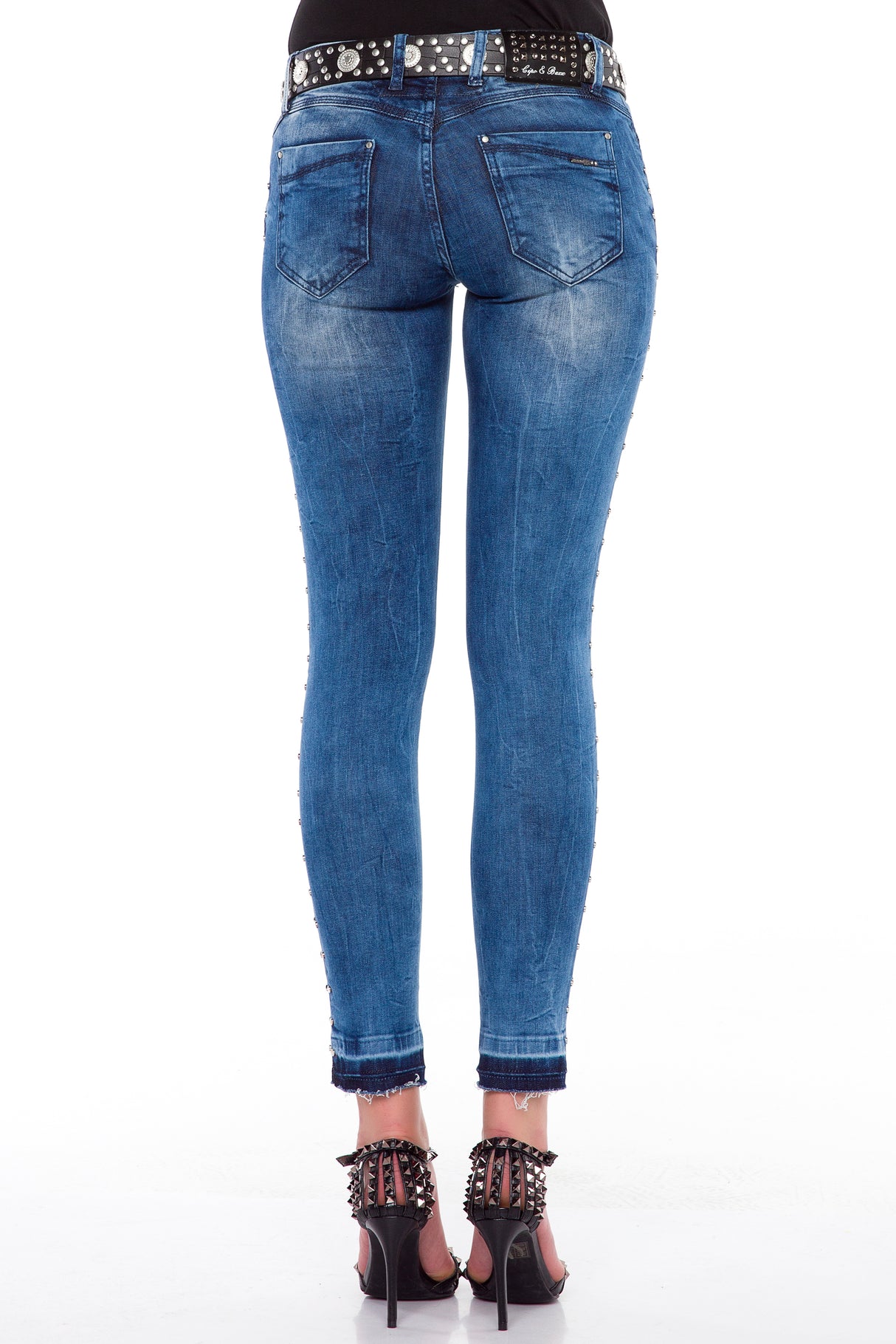 Jeans tubo da donna WD310 con rotatorio di rivetto in forma slim