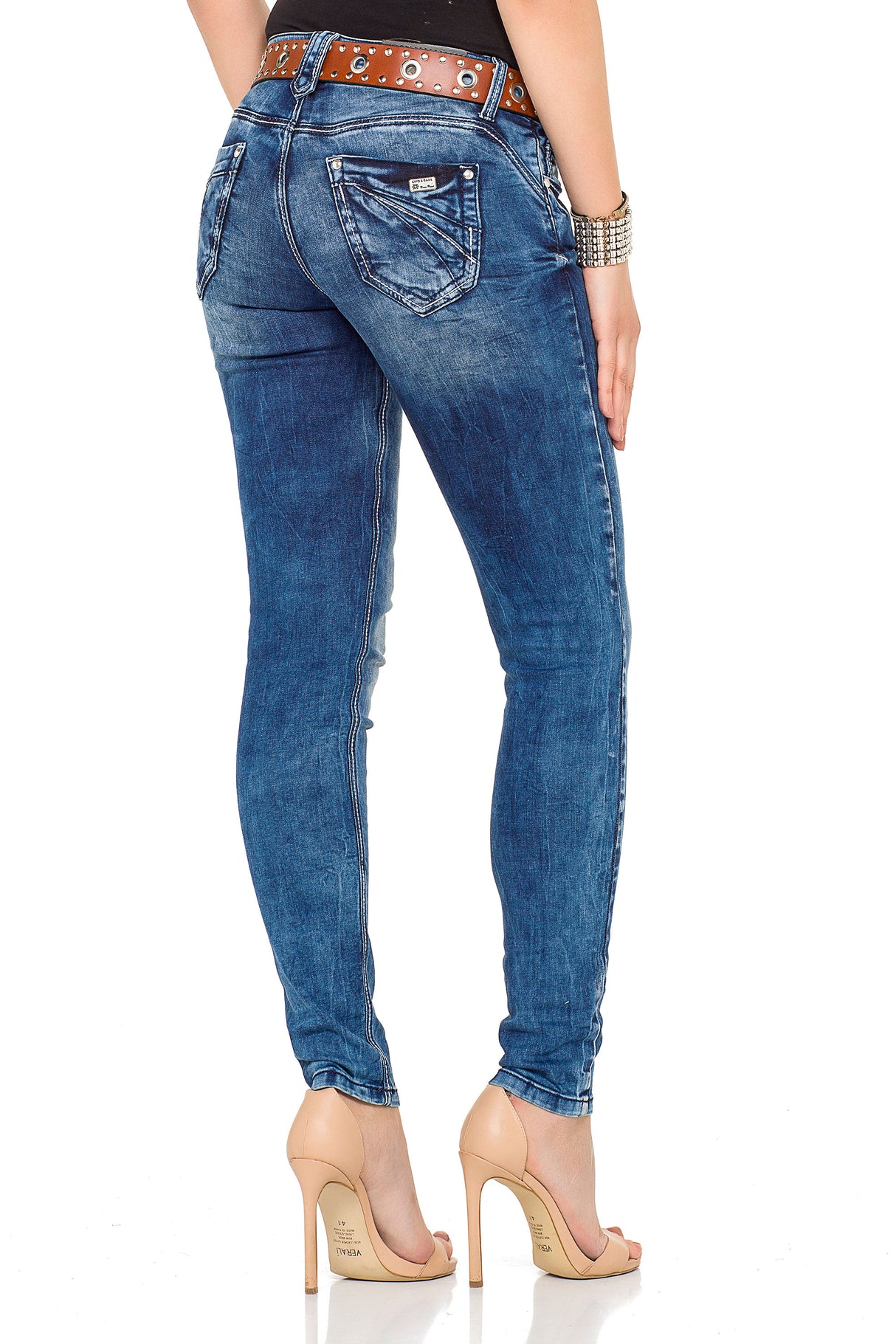 Jeans WD286 Women's Slim-Fit avec une ajustement droit à lavage cool