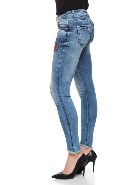 WD312 Jeans delgados para mujeres con elegantes detalles de bordado en un ajuste flaco