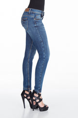 WD311 Jeans de tube féminin avec une plaquet de bouton extravagant dans le slim-ats