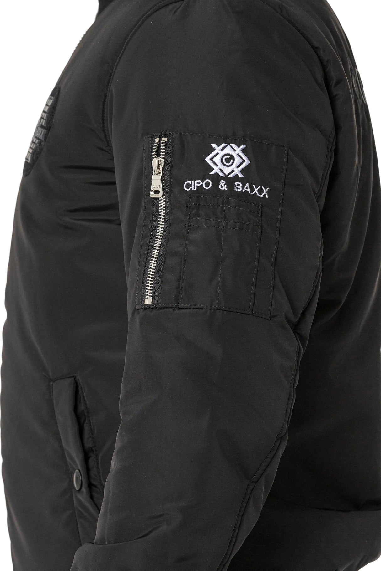 CM135  Outdoorjacke mit coolen Applikationen