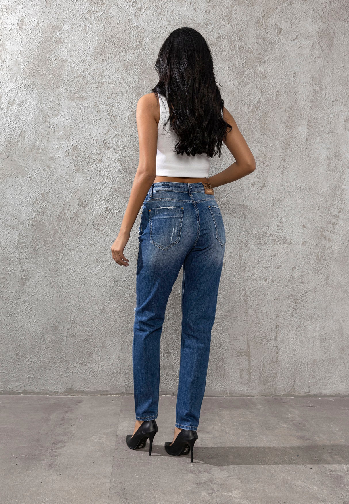 WD303 Women Mom Jeans nell'aspetto distrutto