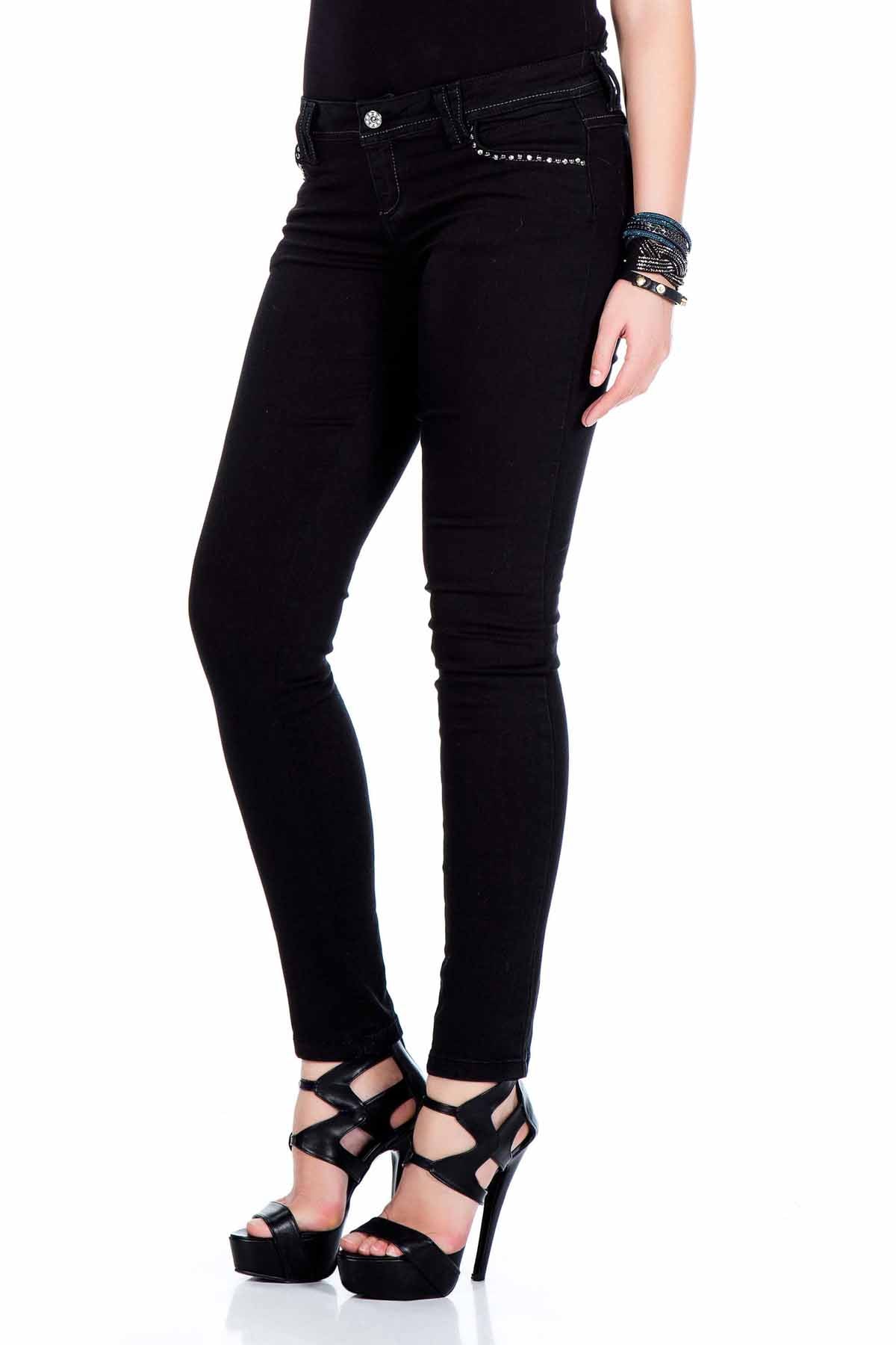 WD325 women jeans with elegant stone embroidery