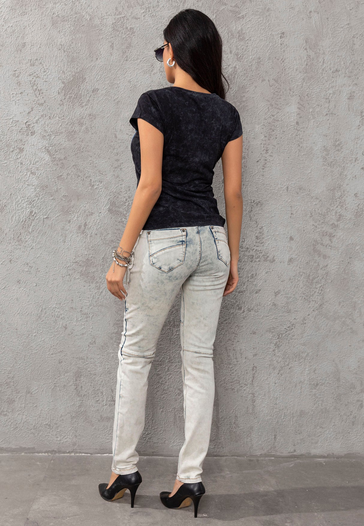 WD382 jeansy damskie slim fit z ozdobnymi szwami