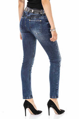 WD471 Women Slim-Fit Jeans en el clásico diseño de 5 bolsillos