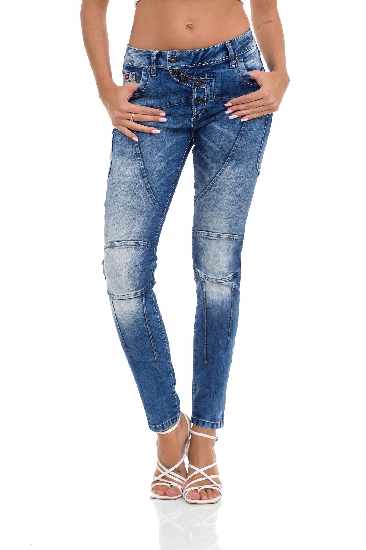 WD502 women's slim-fit jeans with decorative stitching in a straight fit