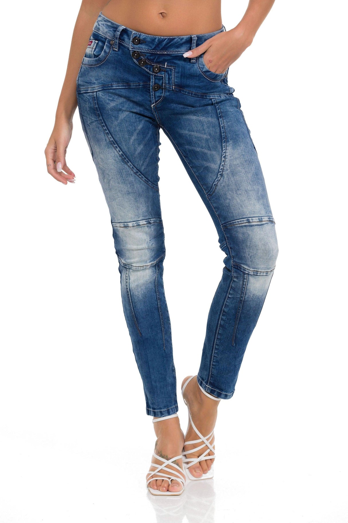 WD502 women's slim-fit jeans with decorative stitching in a straight fit