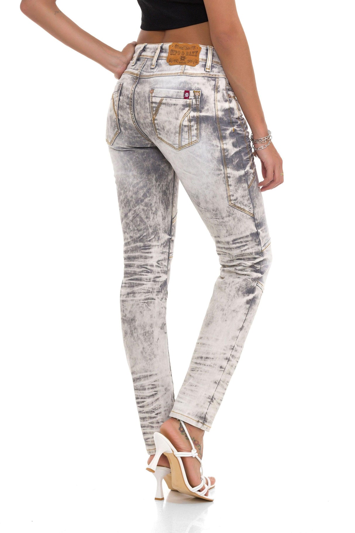 WD502 women's slim-fit jeans with decorative stitching in a straight fit