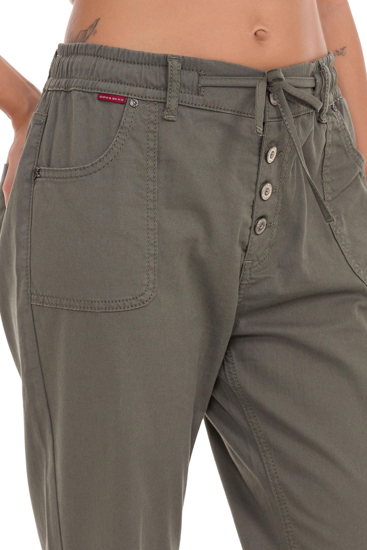 Pantalones de mujer WD508 en un aspecto inusual