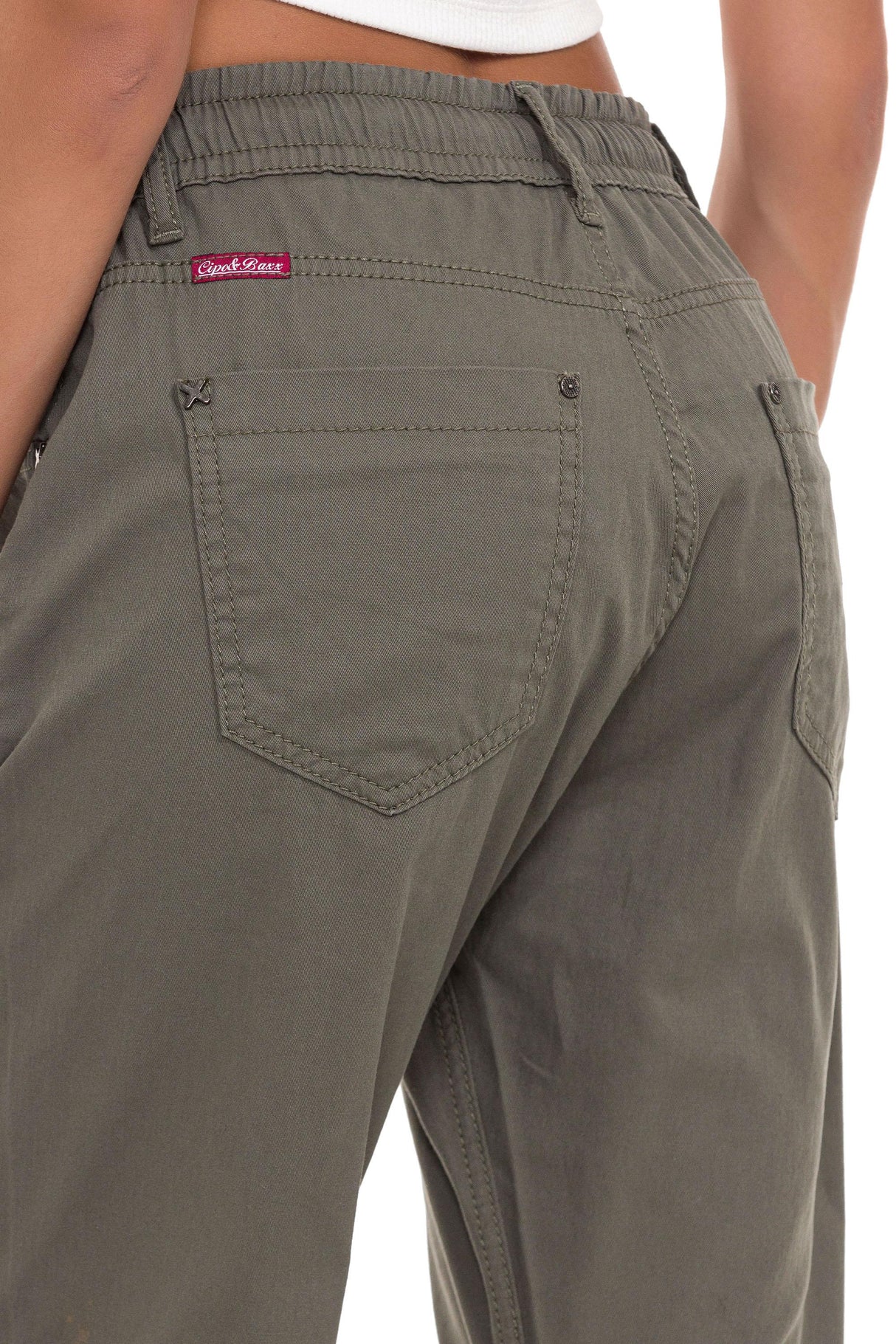 Pantalones de mujer WD508 en un aspecto inusual