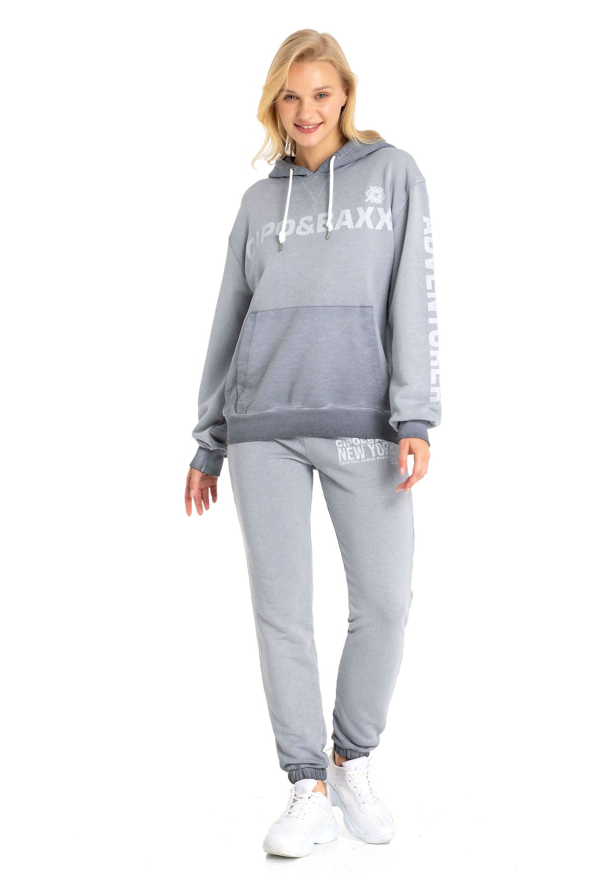 WLR148 Dames Joggingpak, in Modieus Design