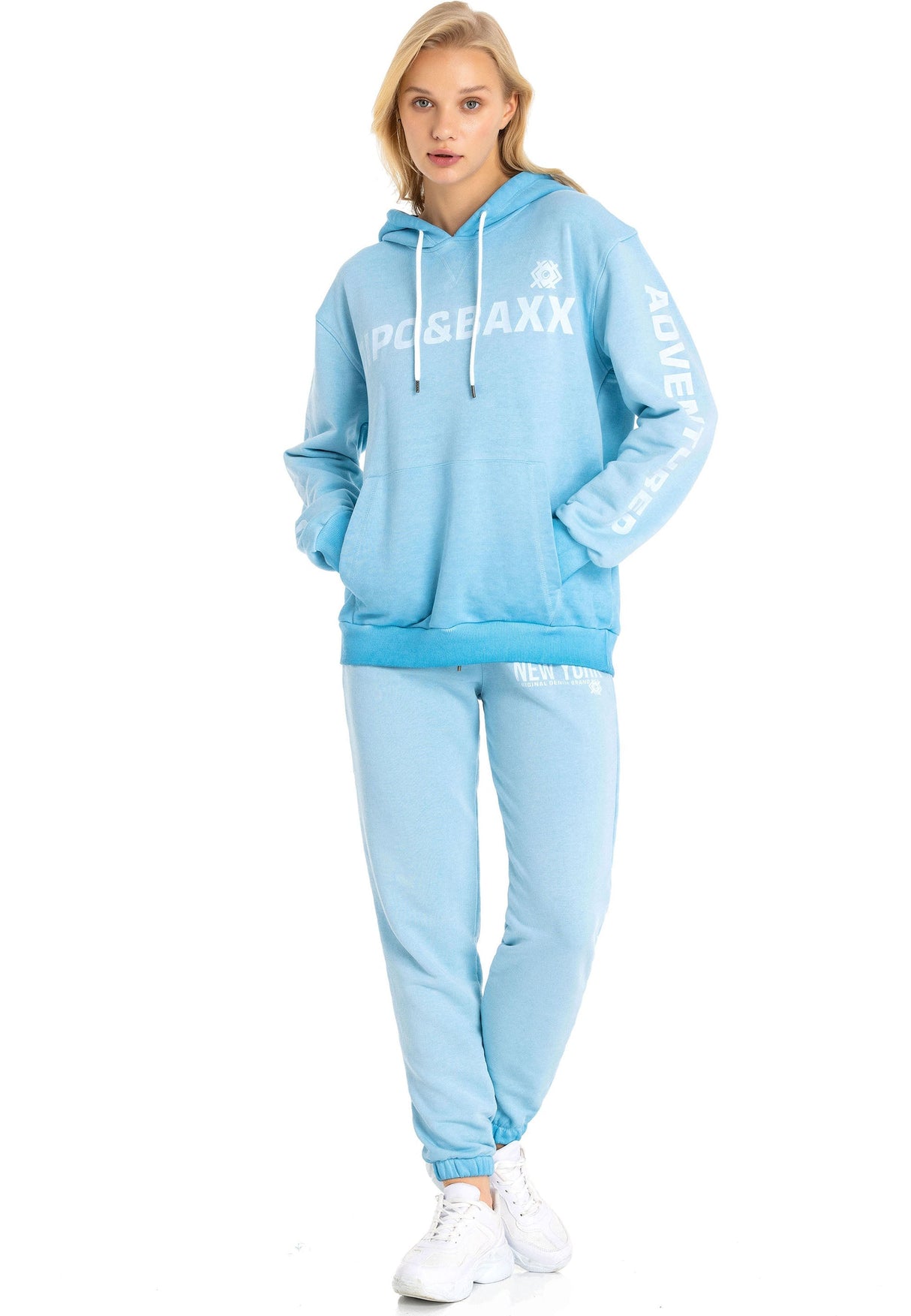 WLR148 Dames Joggingpak, in Modieus Design